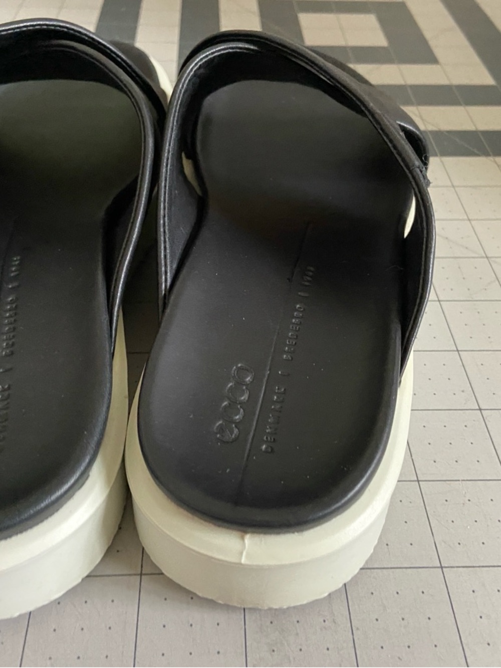 Ecco EU 39 US 9 M Black Leather Slip-On Shoe Slide Sandal - Picture 3 of 10